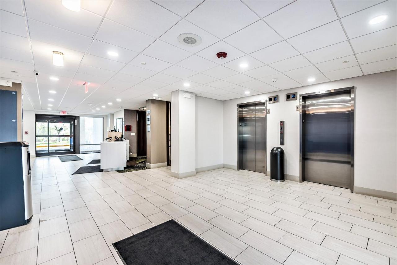 Holiday Inn Express Flint-Campus Area By Ihg Kültér fotó