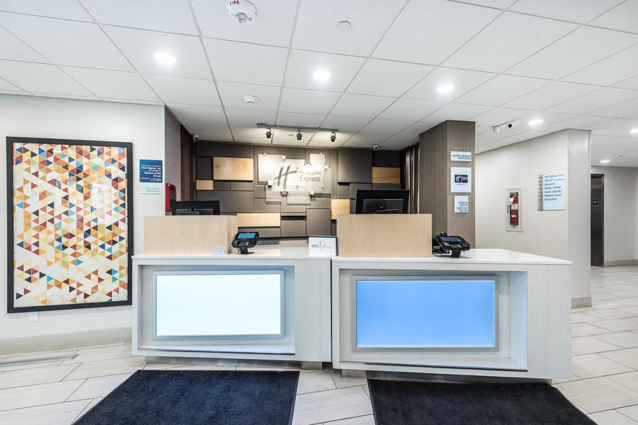 Holiday Inn Express Flint-Campus Area By Ihg Kültér fotó