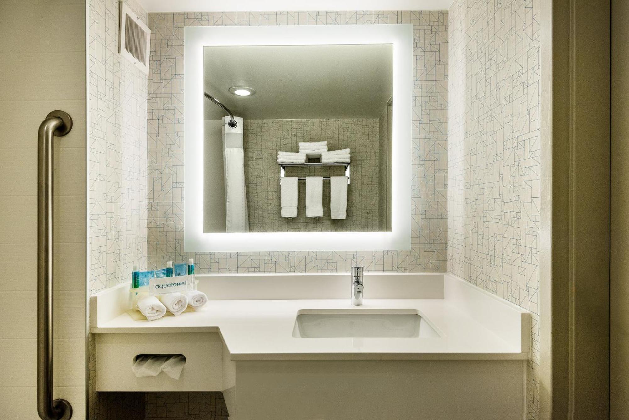 Holiday Inn Express Flint-Campus Area By Ihg Kültér fotó