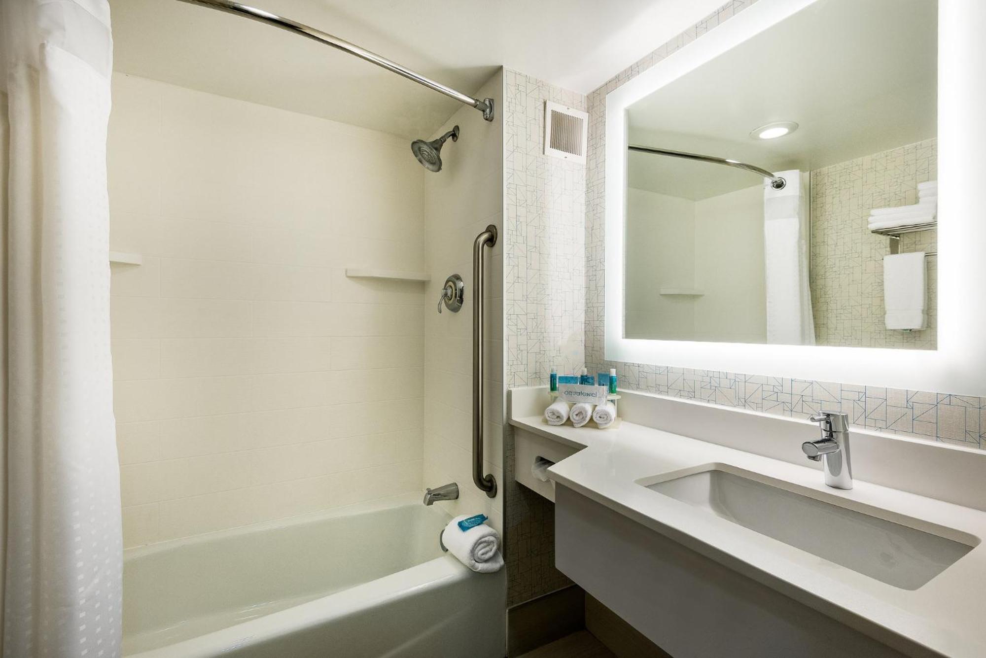 Holiday Inn Express Flint-Campus Area By Ihg Kültér fotó